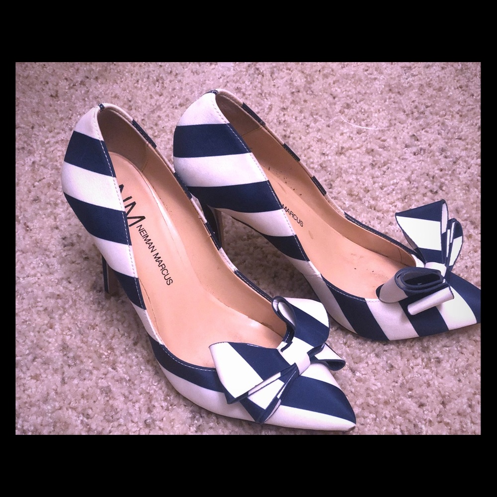 Gorgeous Neiman Marcus  bow heels
